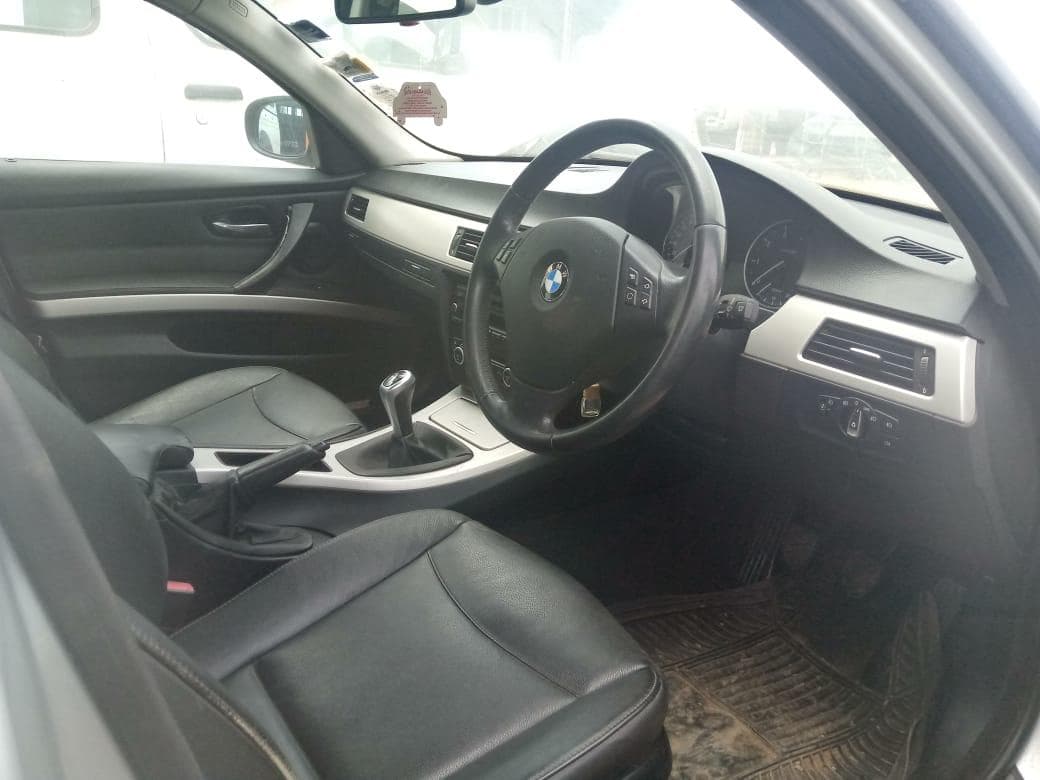BMW 320i · — imagem 5
