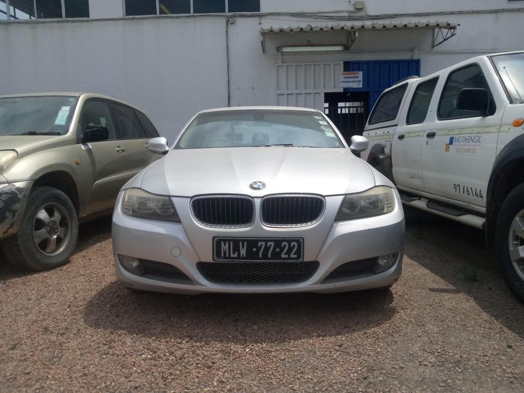 BMW 320i · — imagem 4