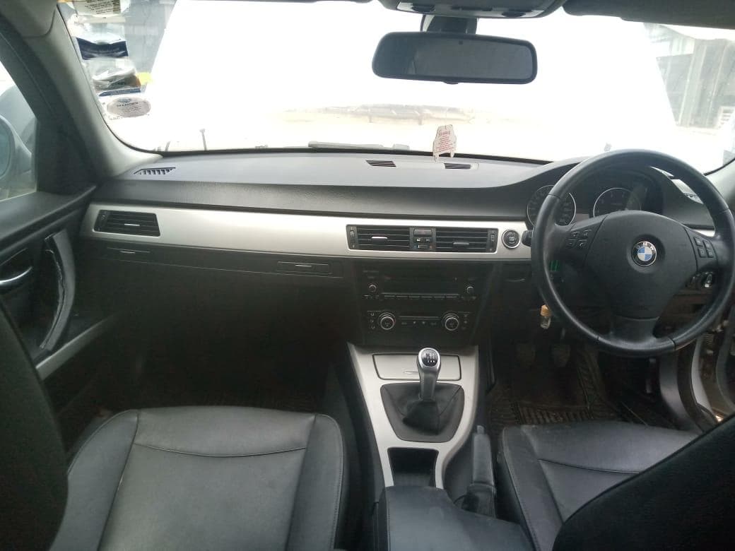 BMW 320i · — imagem 7