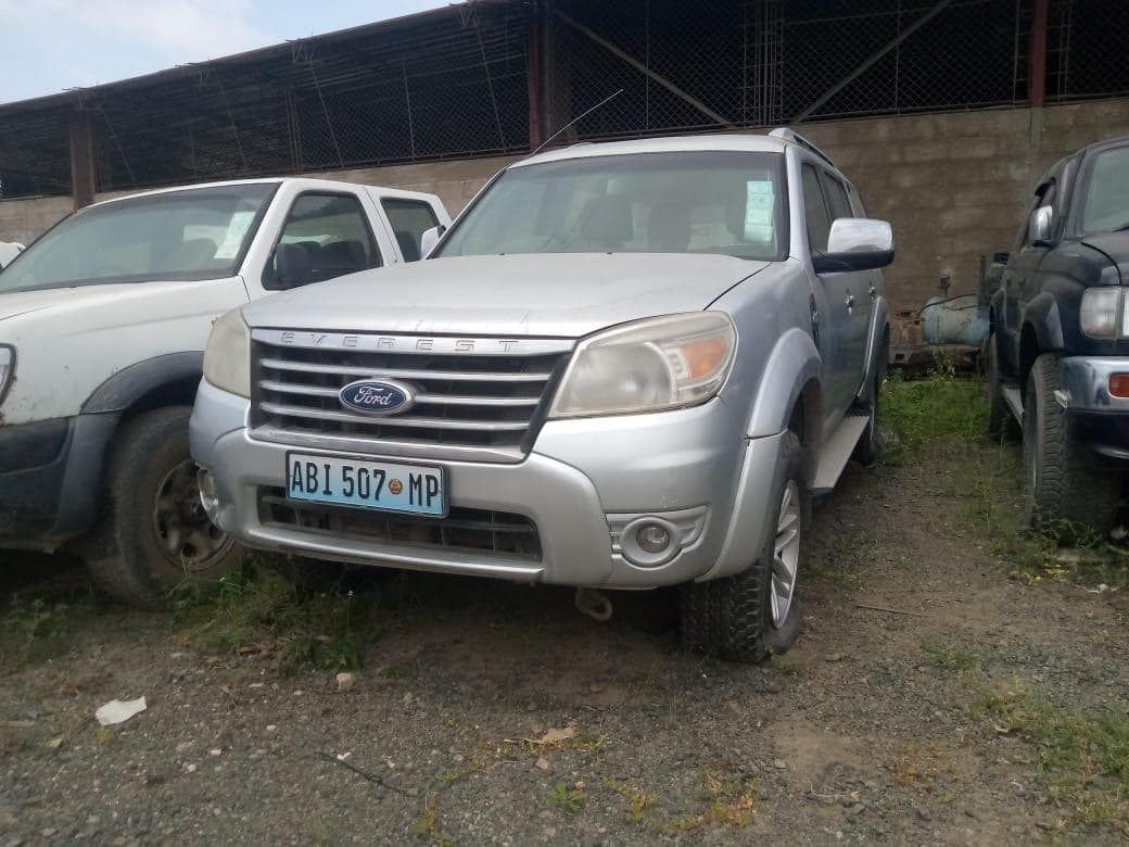 Ford Everest ·