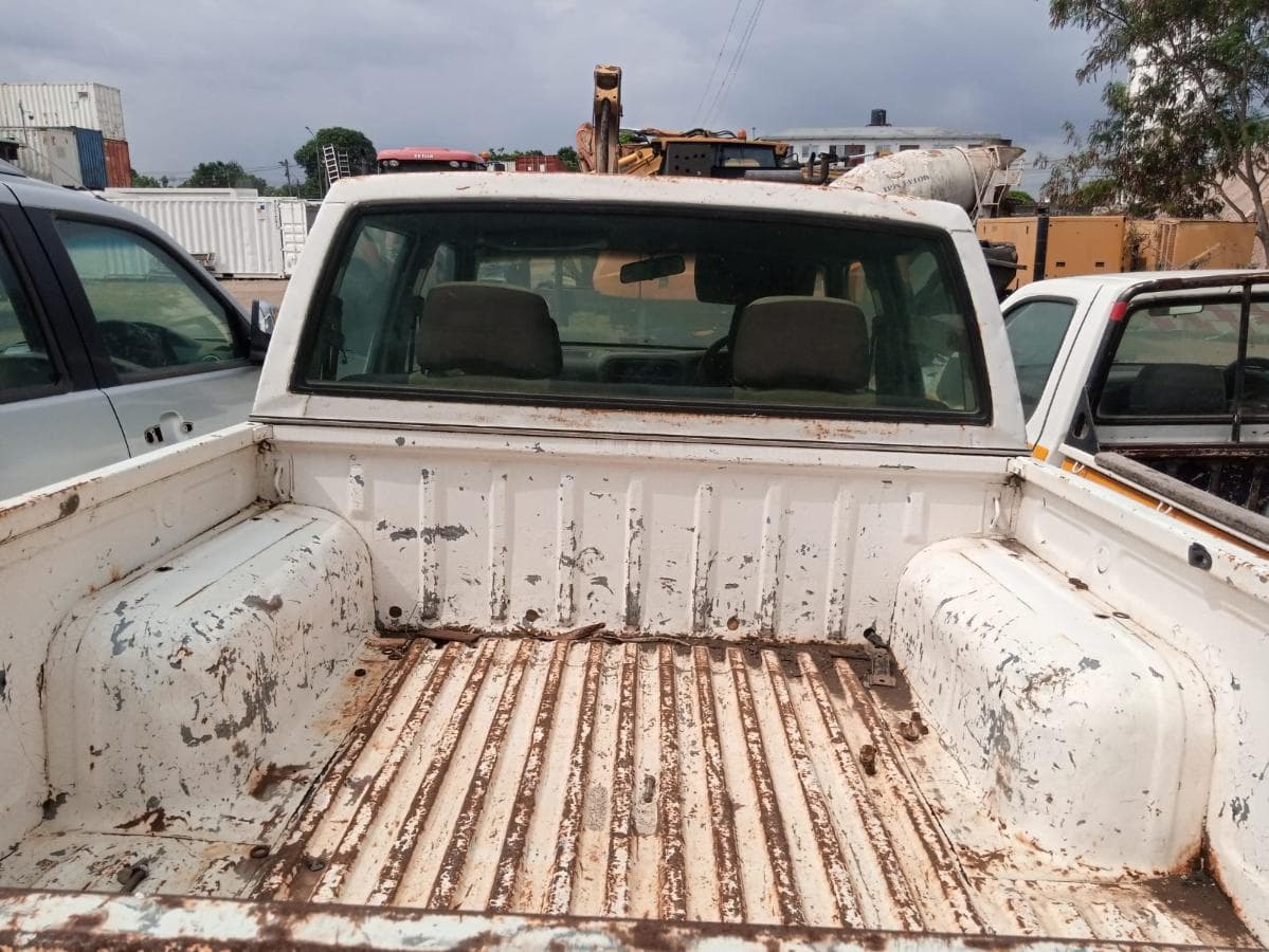 Nissan Hardbody · — imagem 5