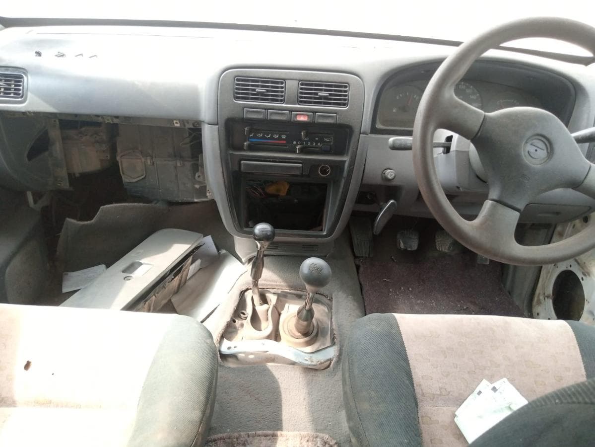 Nissan Hardbody · — imagem 7