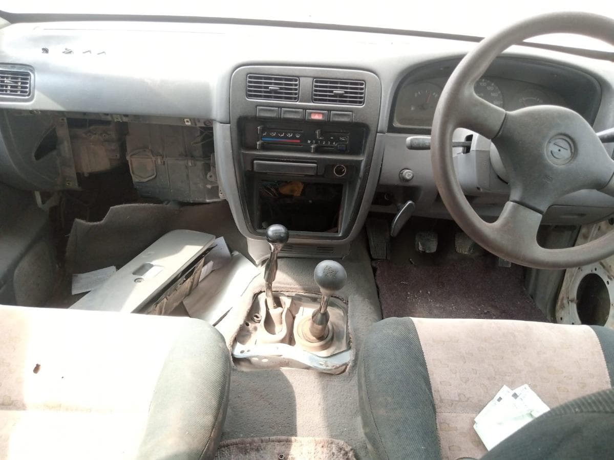 Nissan Hardbody · — imagem 8