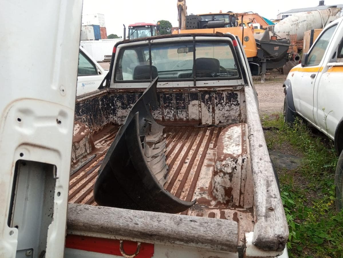 Nissan Hardbody · — imagem 3