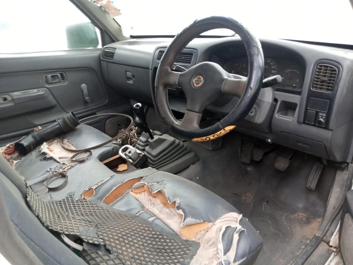 Nissan Hardbody · — imagem 7