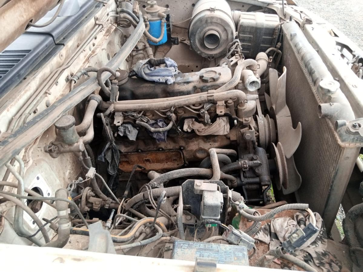 Nissan Hardbody · — imagem 9