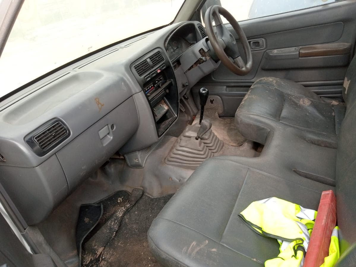Nissan Hardbody · — imagem 6