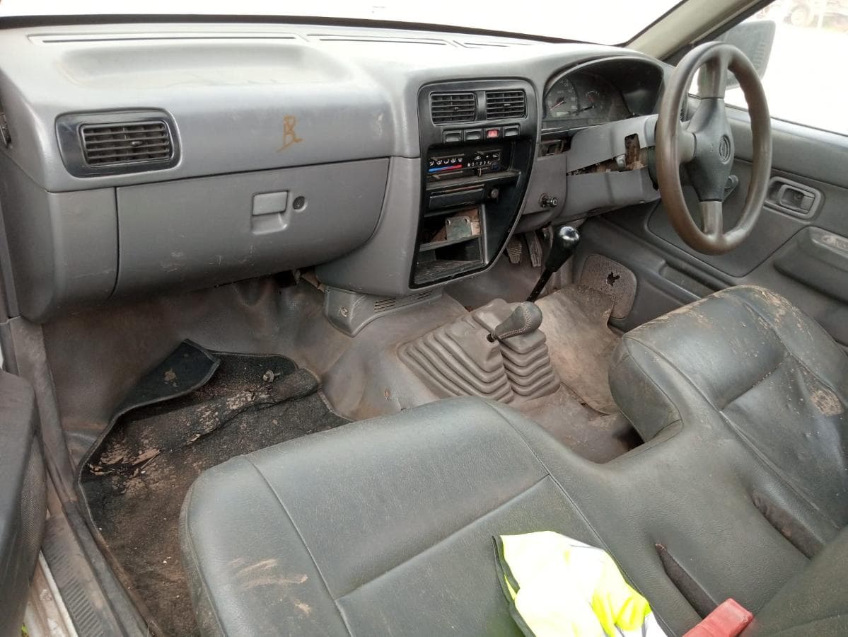 Nissan Hardbody · — imagem 7