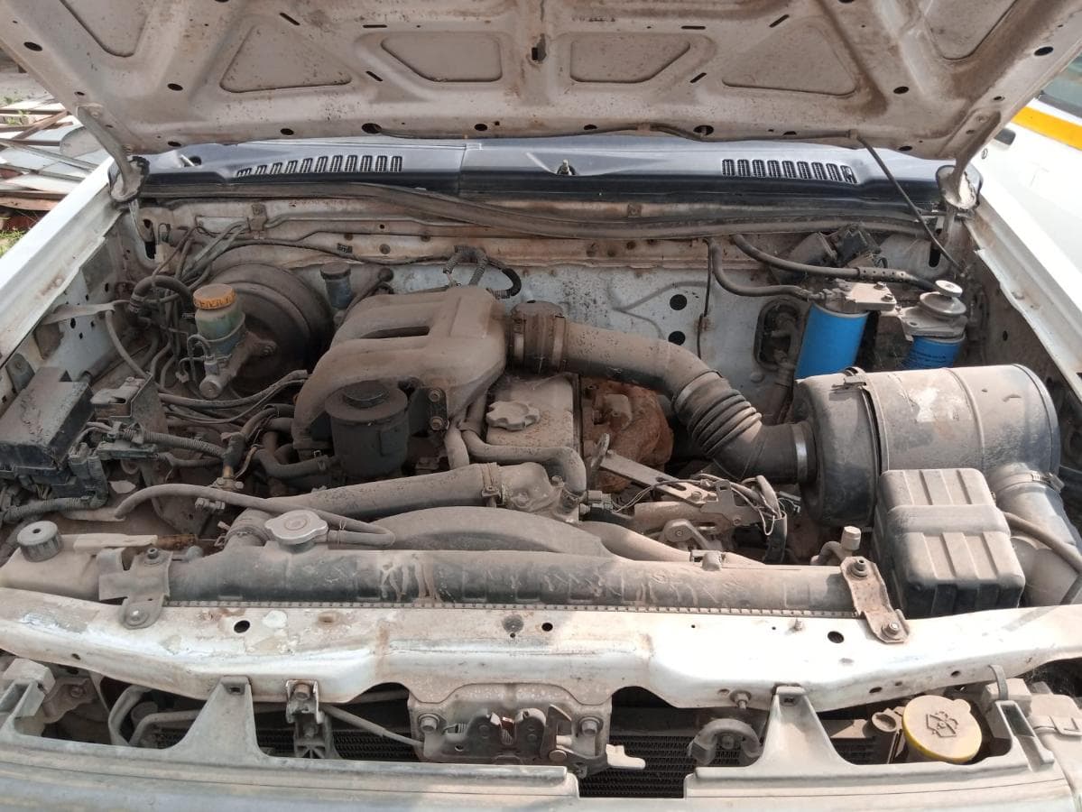 Nissan Hardbody · — imagem 8