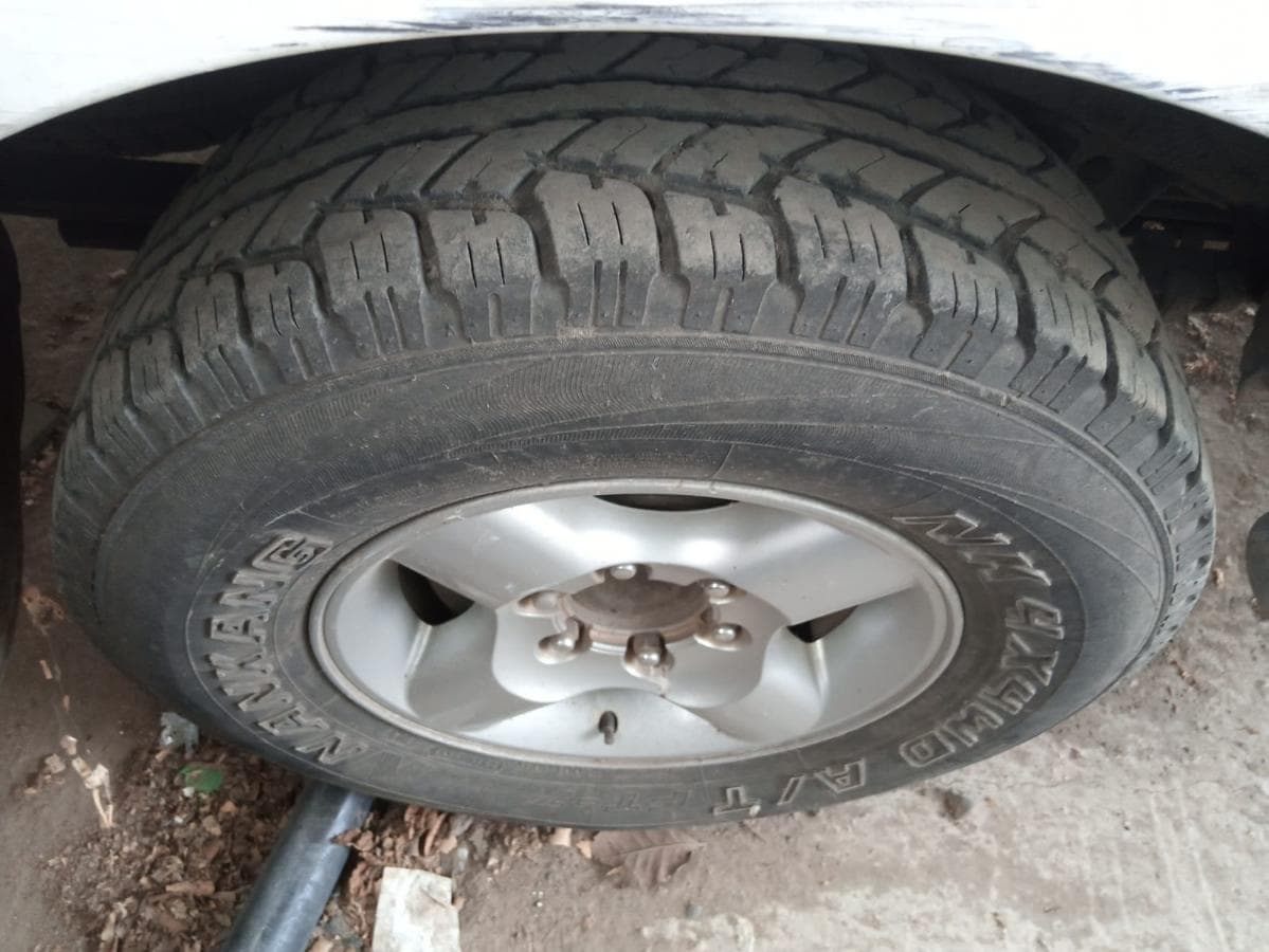 Nissan Hardbody · — imagem 12