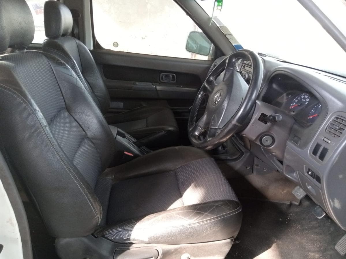 Nissan Hardbody · — imagem 15