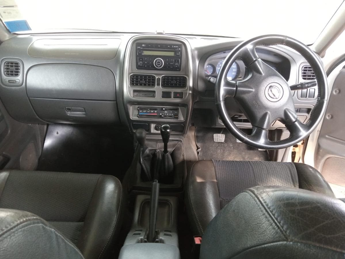 Nissan Hardbody · — imagem 17
