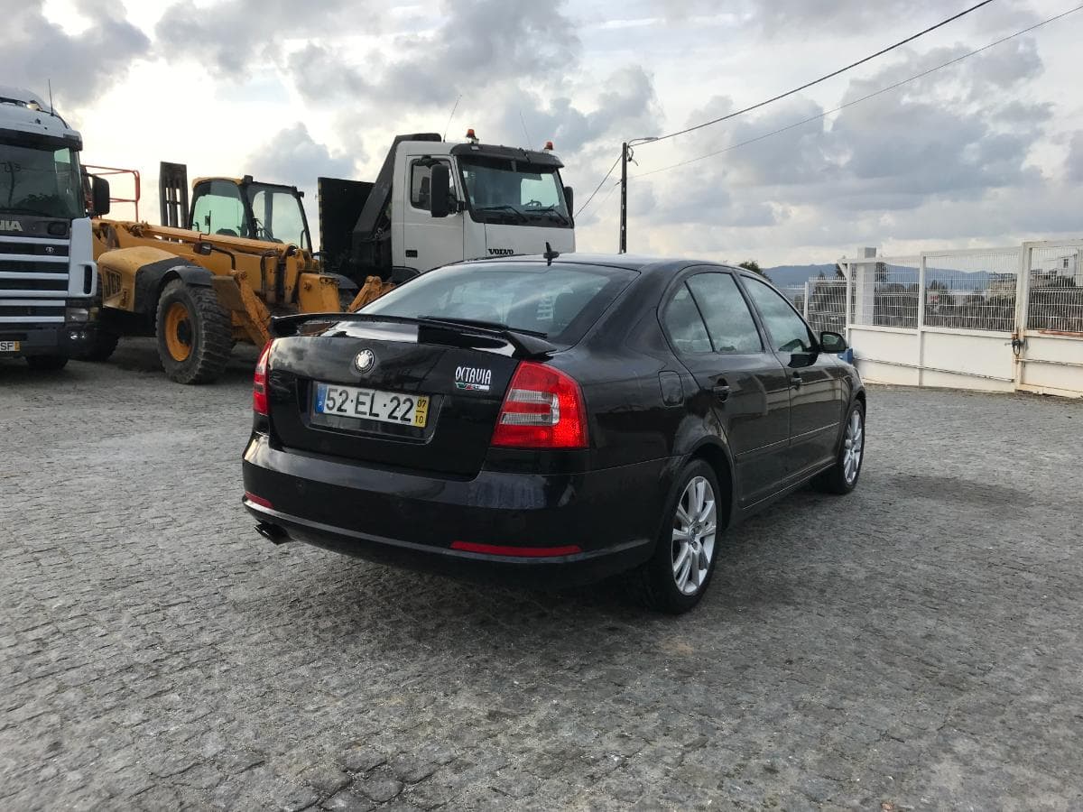 Skoda Octávia 2.0 TDI · Ano 2007 — imagem 4