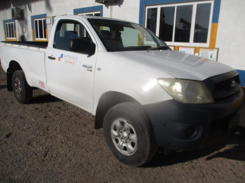 Toyota Hilux ·