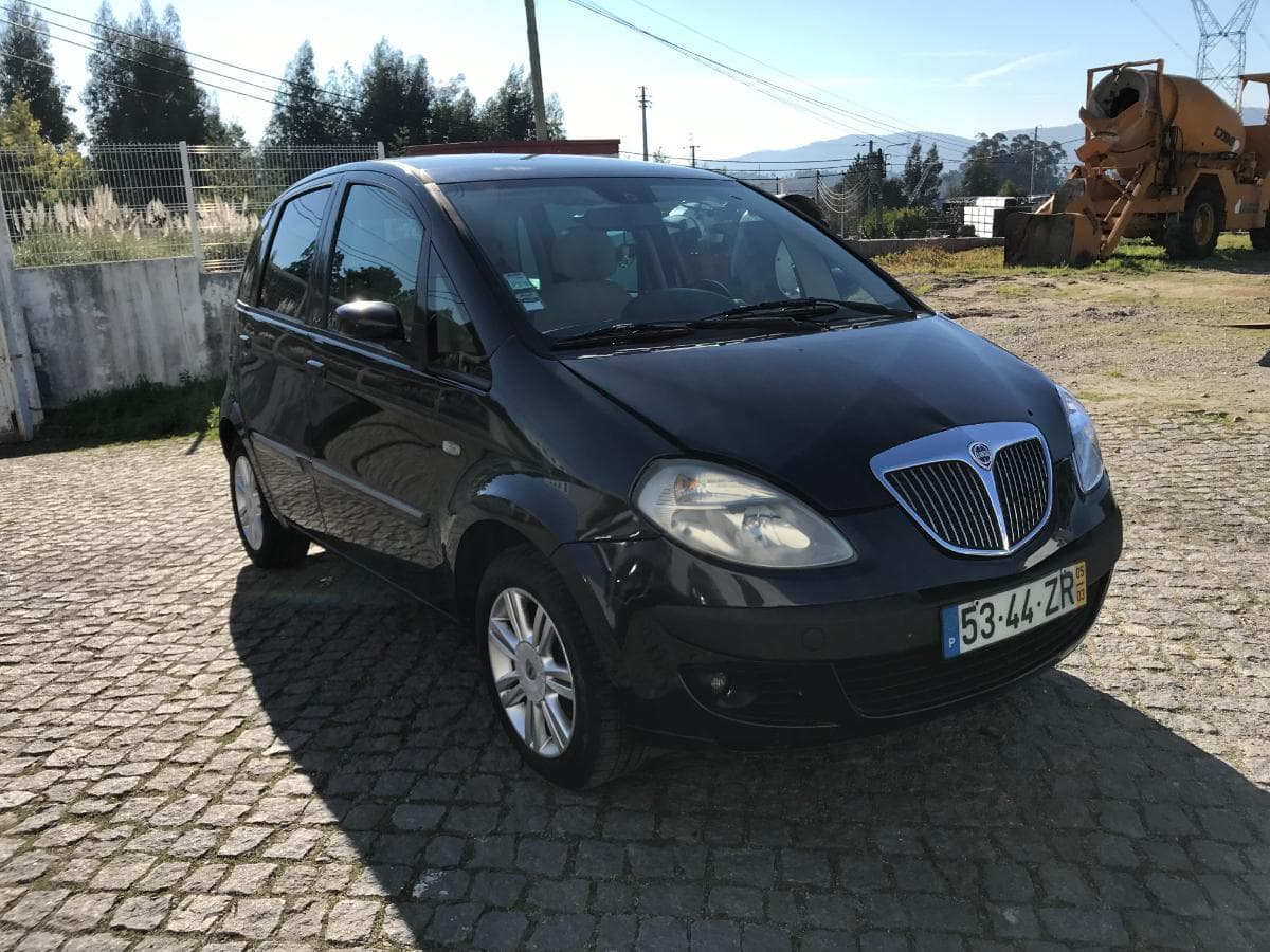 Lancia Musa 1.3 D Multijet · Ano 2005 — imagem 1