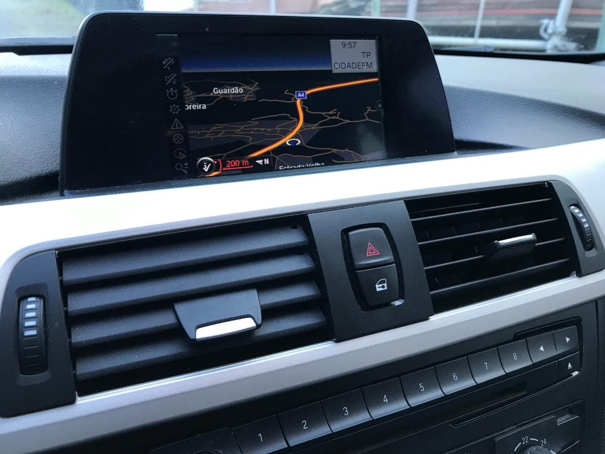 BMW 316 D Touring · Ano 2013 — imagem 19