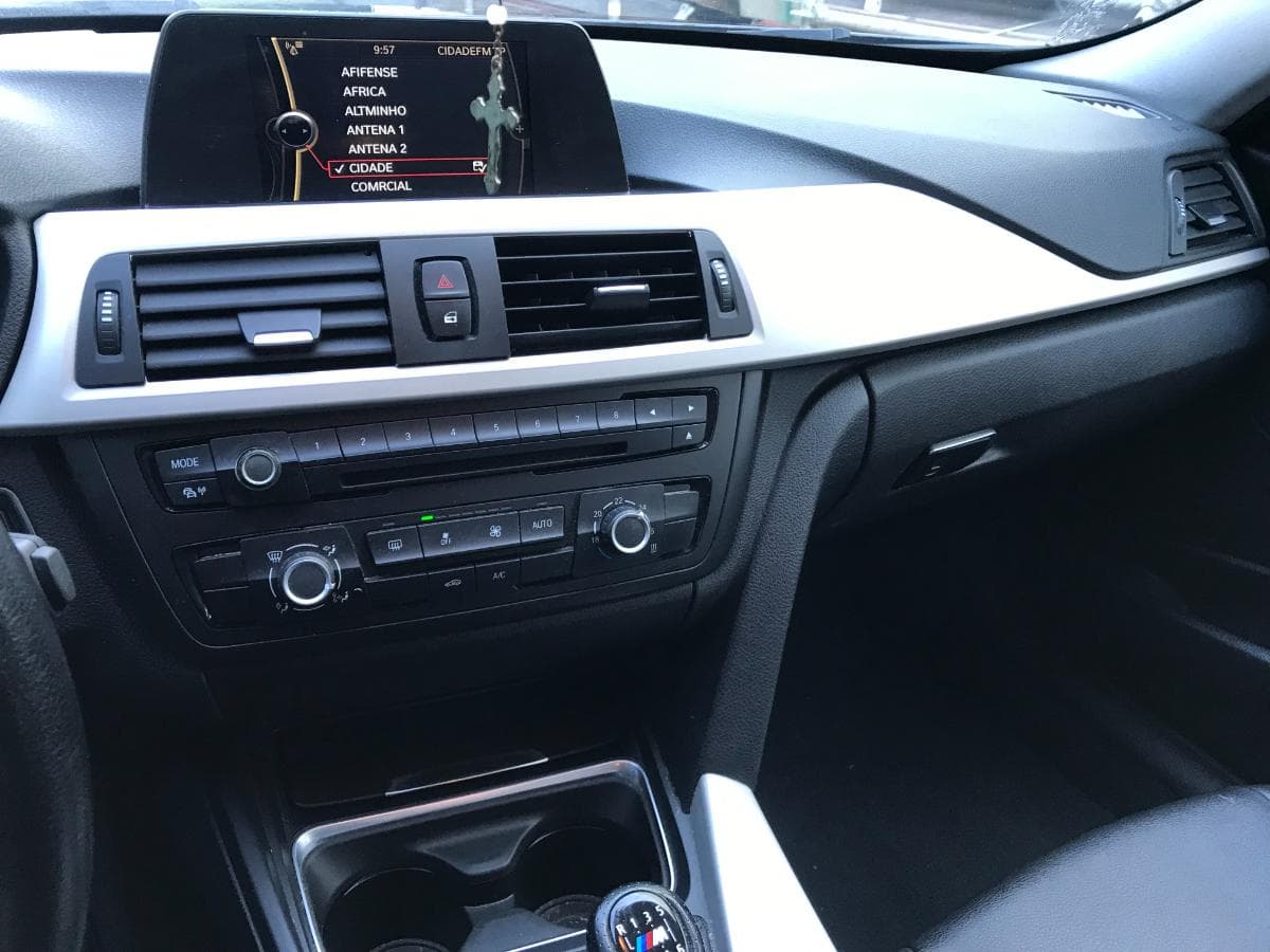 BMW 316 D Touring · Ano 2013 — imagem 20