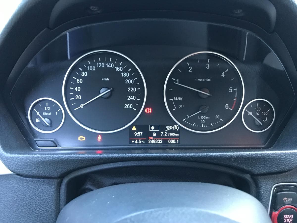 BMW 316 D Touring · Ano 2013 — imagem 24