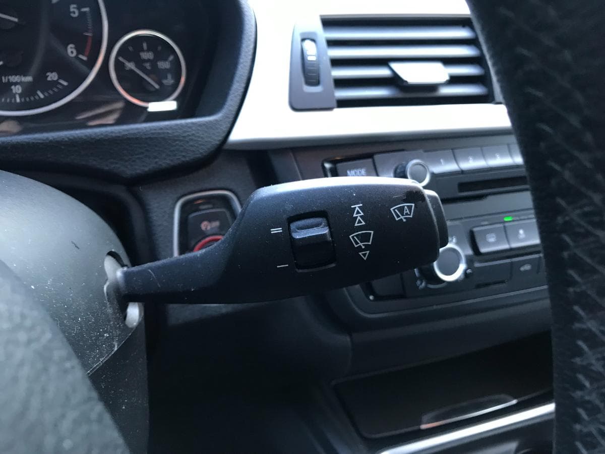 BMW 316 D Touring · Ano 2013 — imagem 25