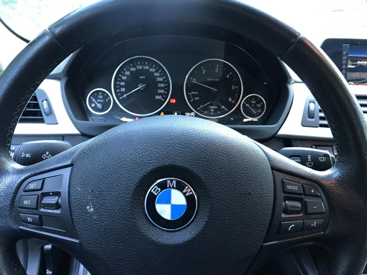 BMW 316 D Touring · Ano 2013 — imagem 29