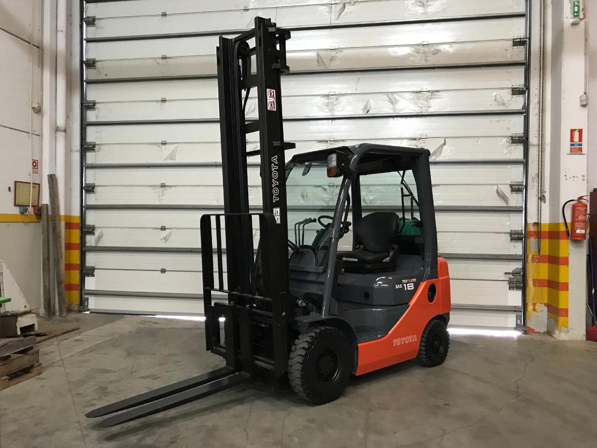 Empilhador Toyota 1.800kgs — imagem 1