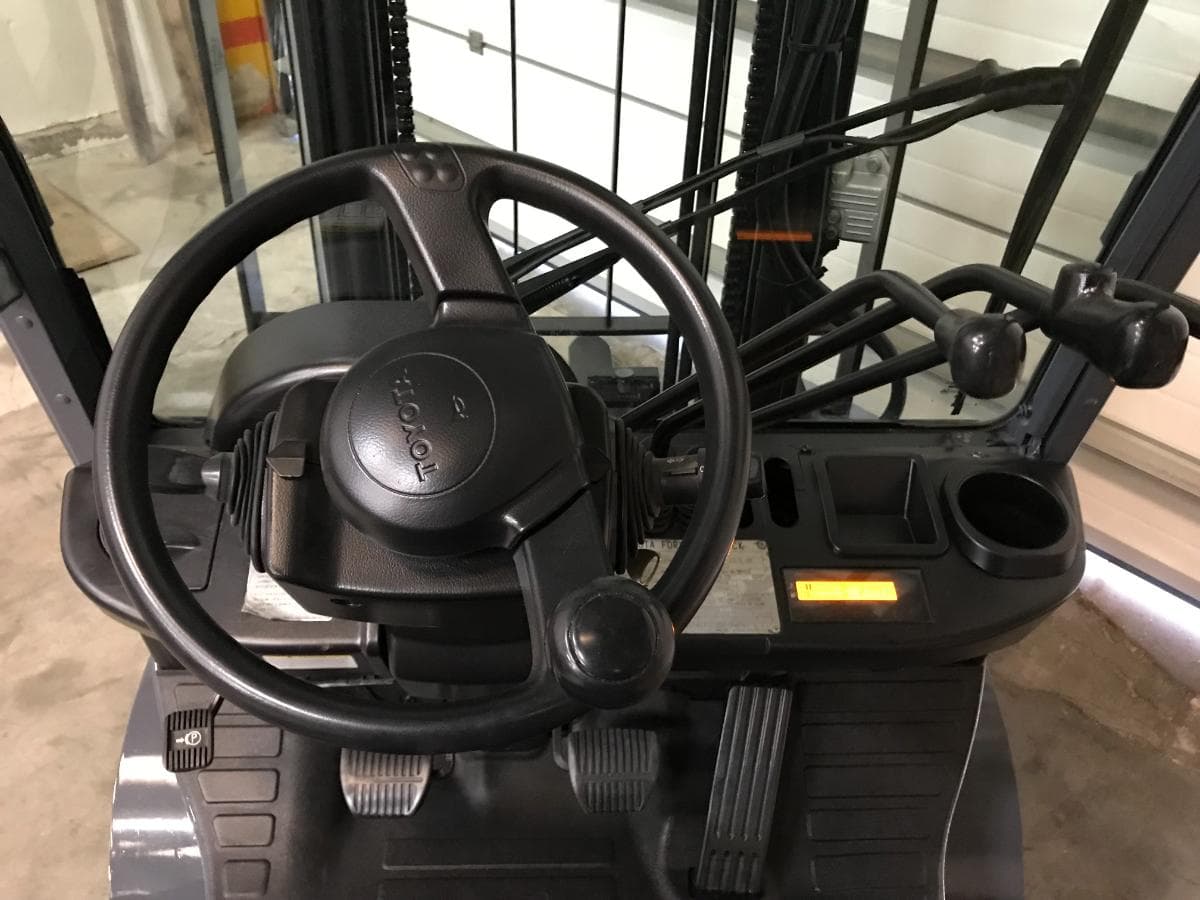 Empilhador Toyota 1.800kgs — imagem 8