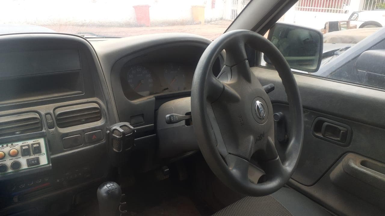 Nissan Hardbody · — imagem 4