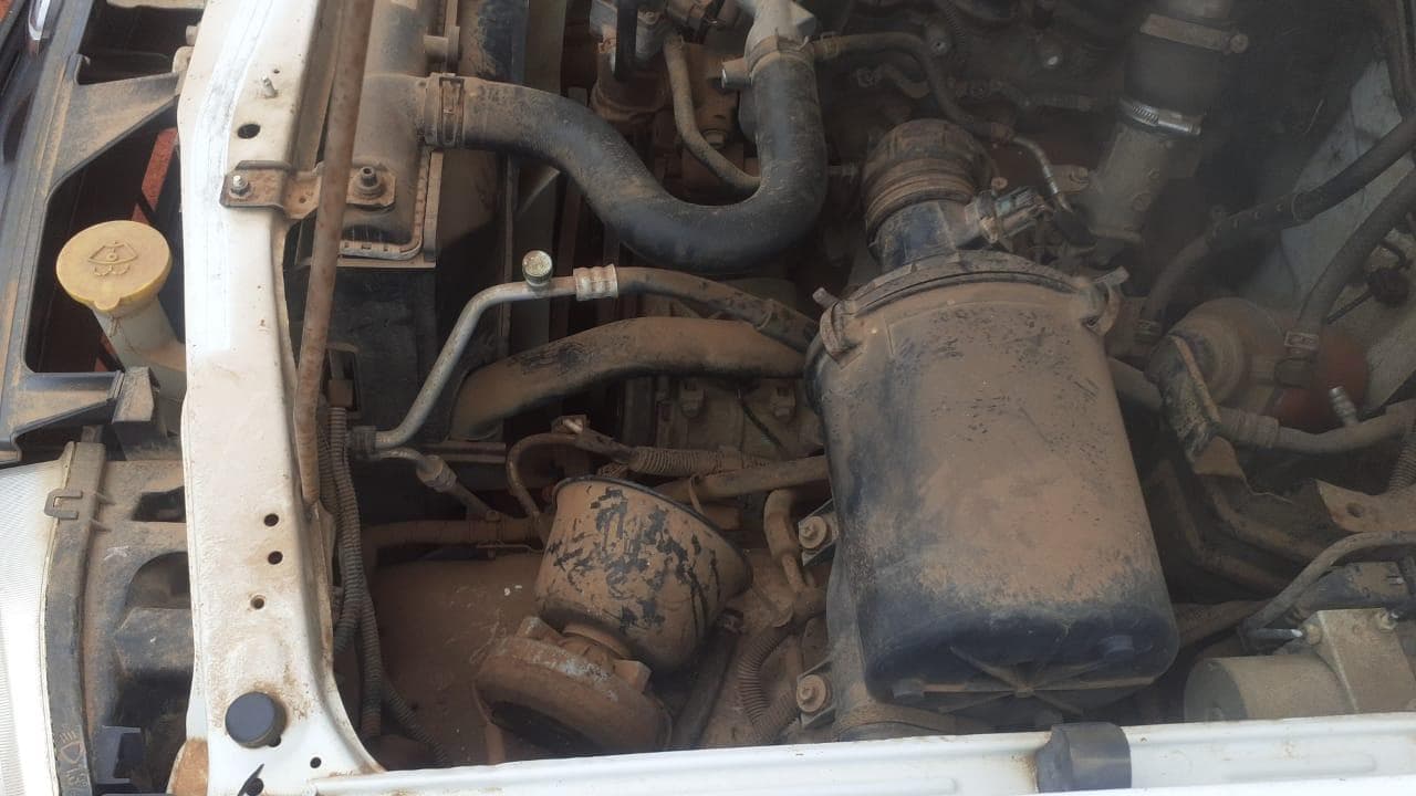 Nissan Hardbody · — imagem 6