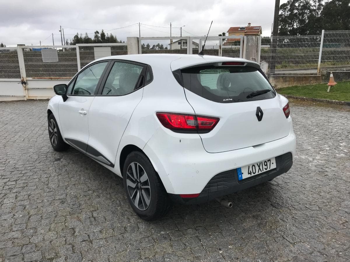 Renault Clio 1.5 DCI · Ano  40-XI-97 — imagen 5