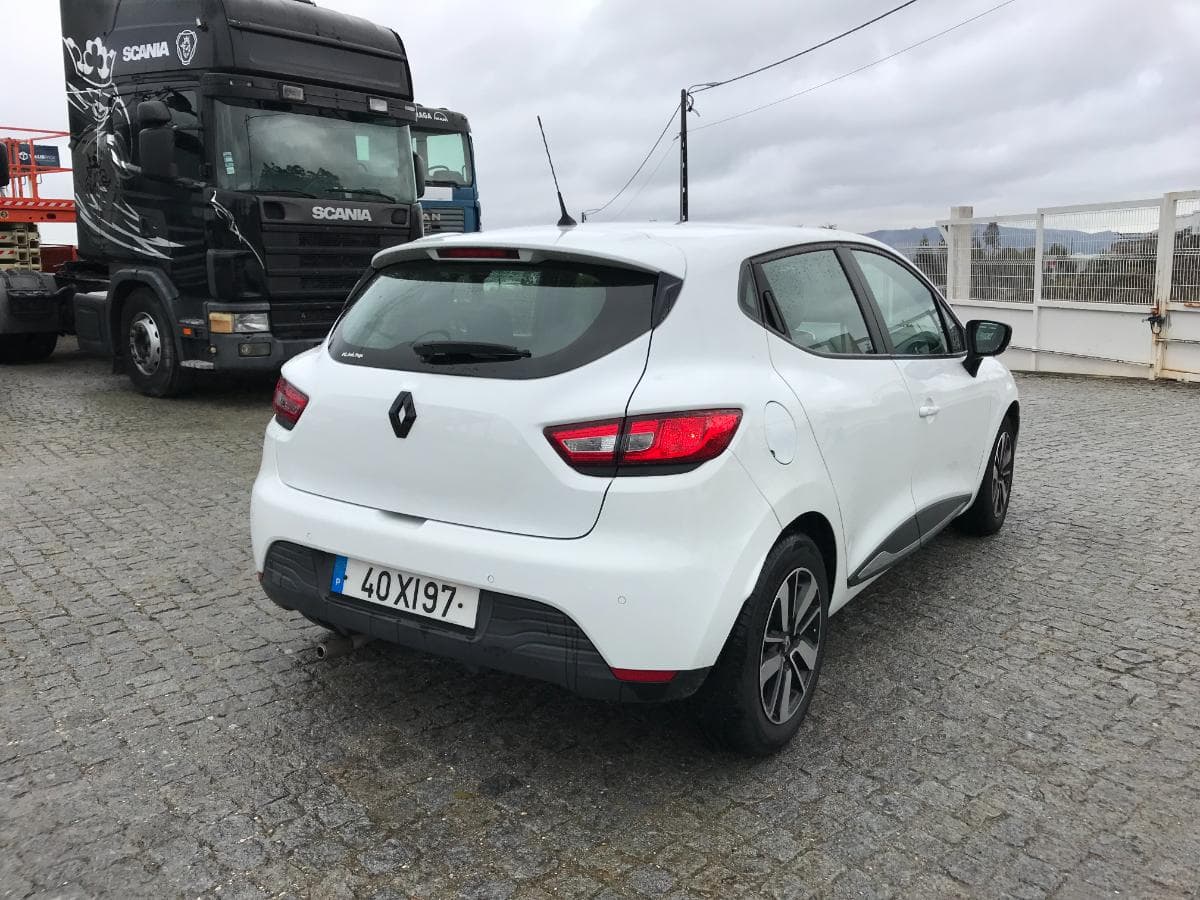 Renault Clio 1.5 DCI · Ano  40-XI-97 — imagen 4
