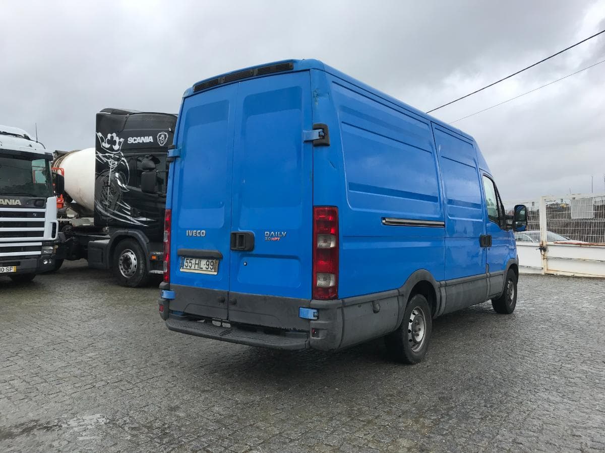Iveco Daily 3.0 HPT · Caixa de Frio · Ano 2009 — imagem 11