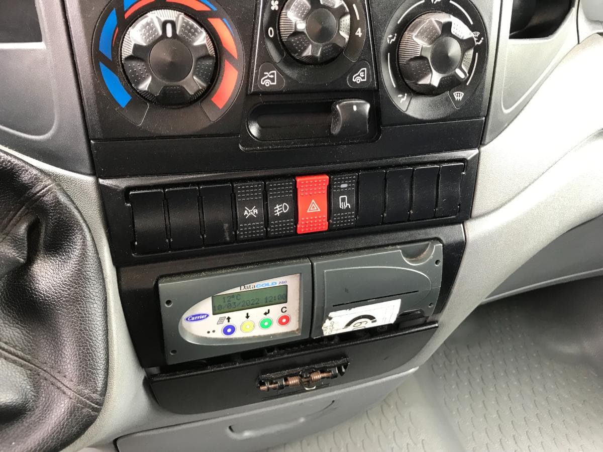 Iveco Daily 3.0 HPT · Caixa de Frio · Ano 2009 — imagem 23