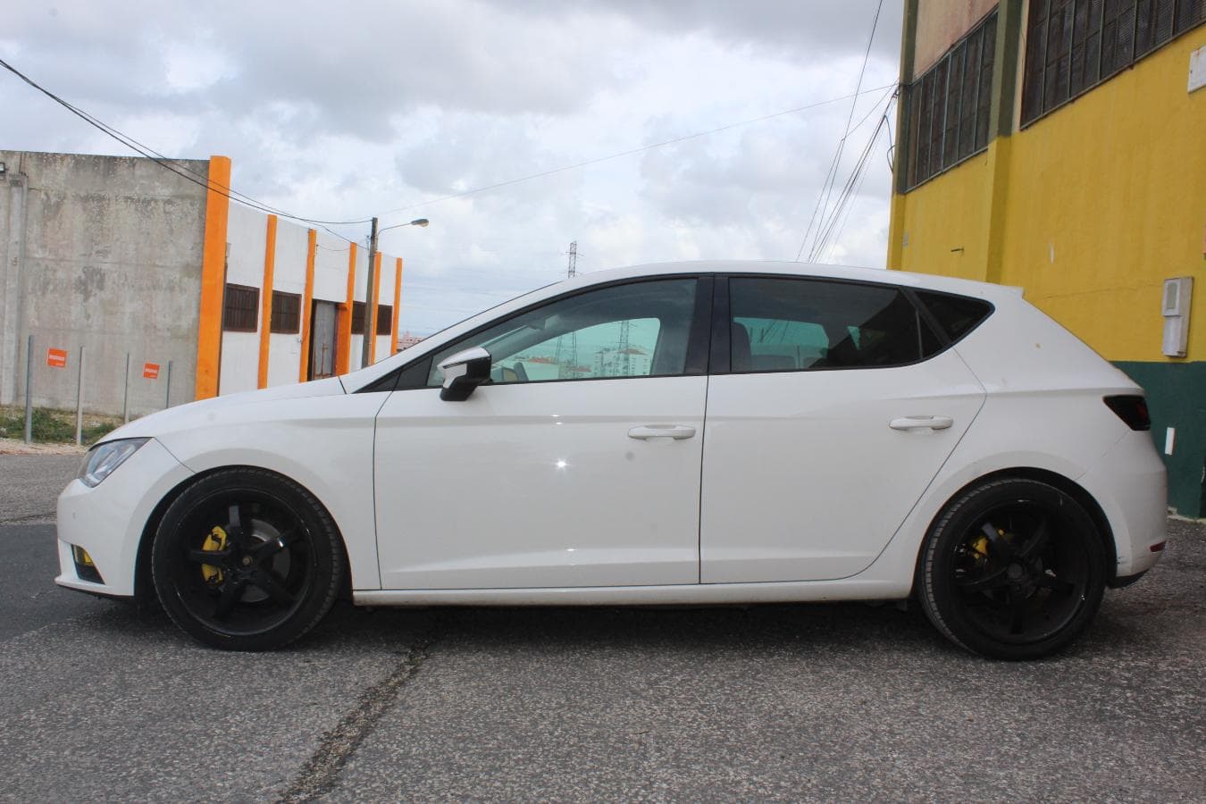 Seat Leon 1.6 TDI · Ano 2013 — imagem 17