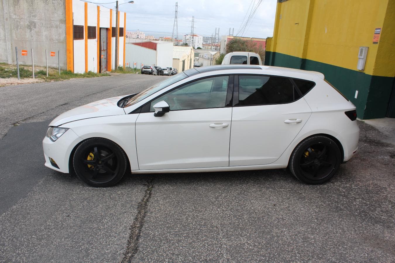 Seat Leon 1.6 TDI · Ano 2013 — imagem 19