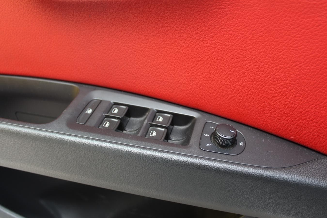 Seat Leon 1.6 TDI · Ano 2013 — imagem 28