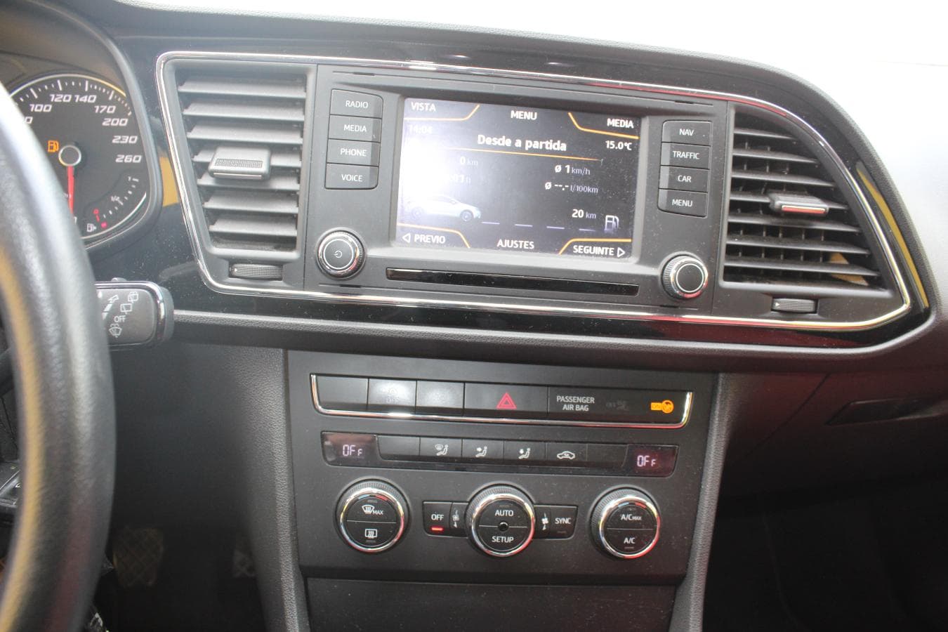 Seat Leon 1.6 TDI · Ano 2013 — imagem 31