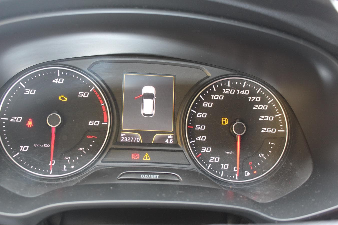 Seat Leon 1.6 TDI · Ano 2013 — imagem 30