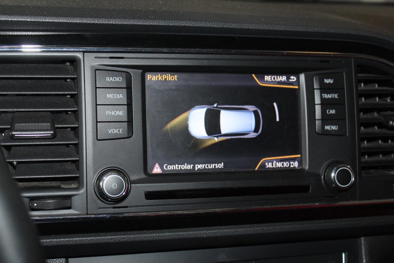 Seat Leon 1.6 TDI · Ano 2013 — imagem 34