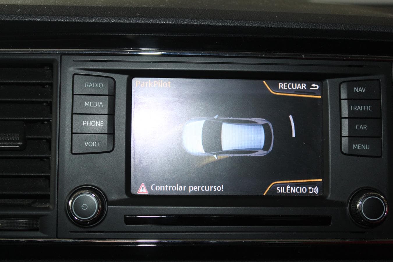 Seat Leon 1.6 TDI · Ano 2013 — imagem 36