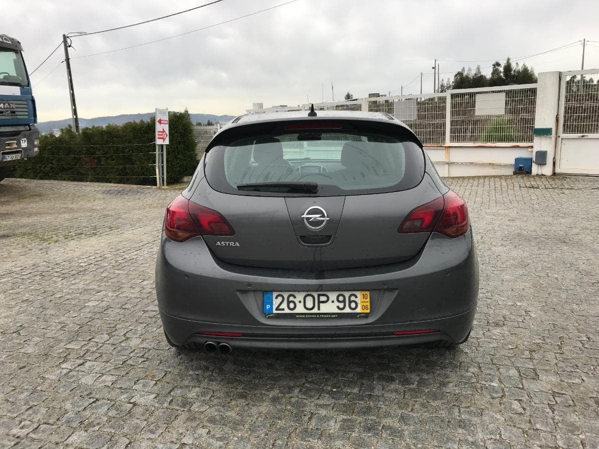 Opel Astra · Ano 2010 — imagem 7