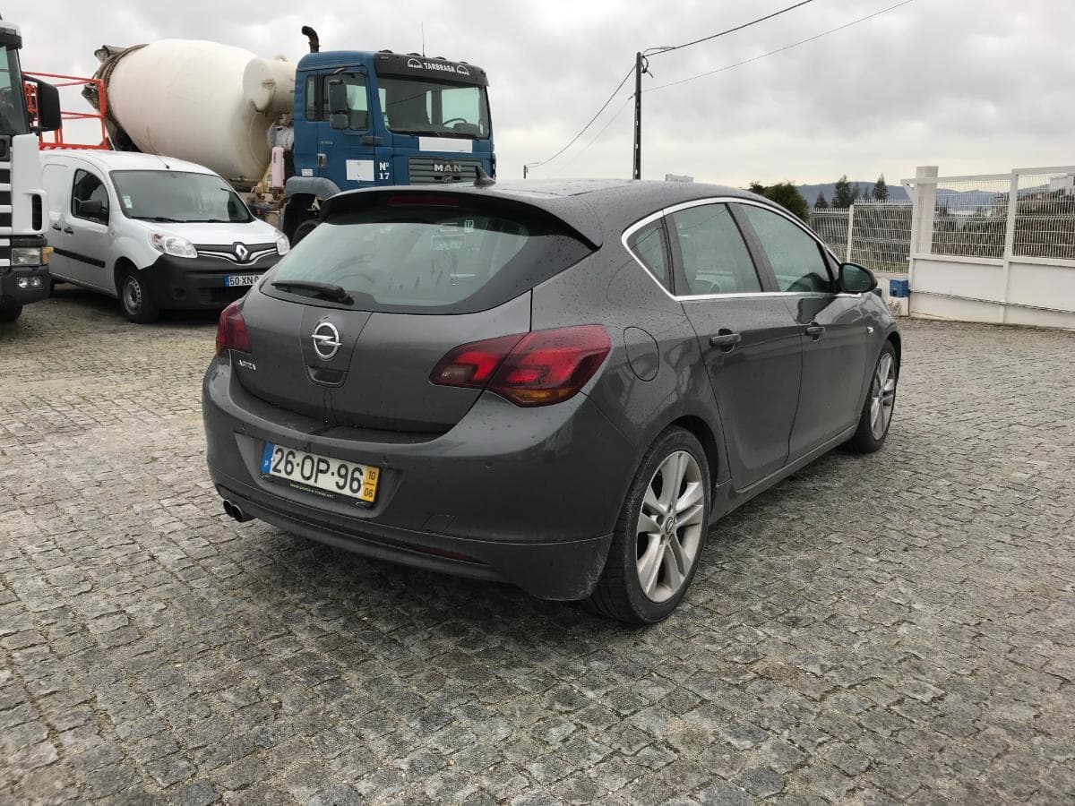 Opel Astra · Ano 2010 — imagem 6