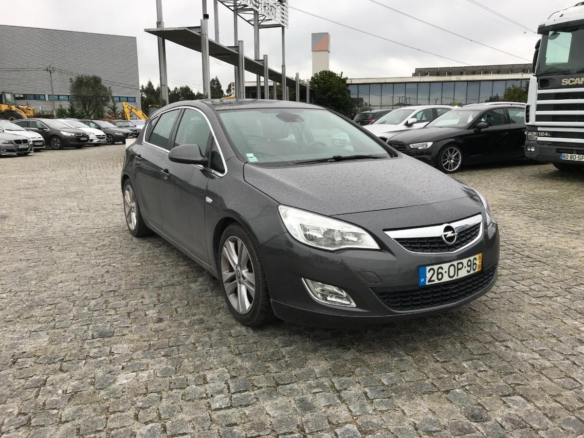 Opel Astra · Ano 2010 — imagem 1