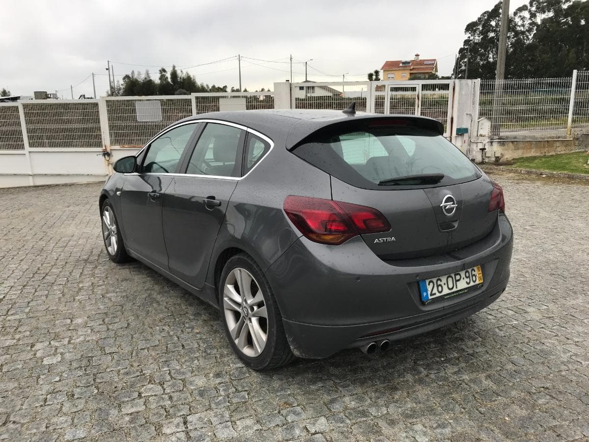 Opel Astra · Ano 2010 — imagem 10