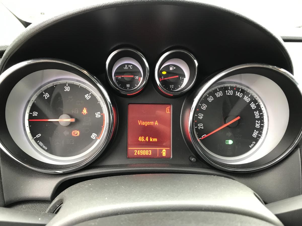 Opel Astra · Ano 2010 — imagem 18