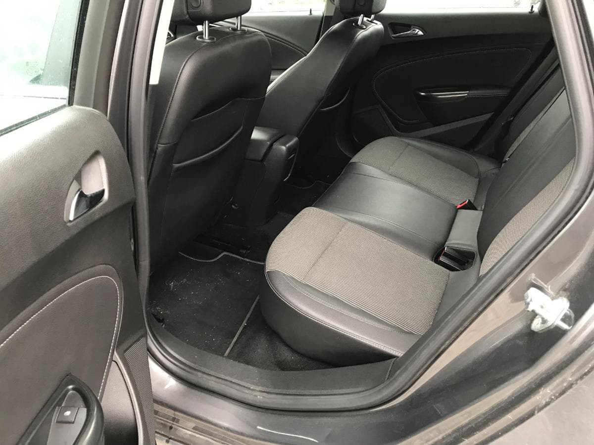 Opel Astra · Ano 2010 — imagem 27