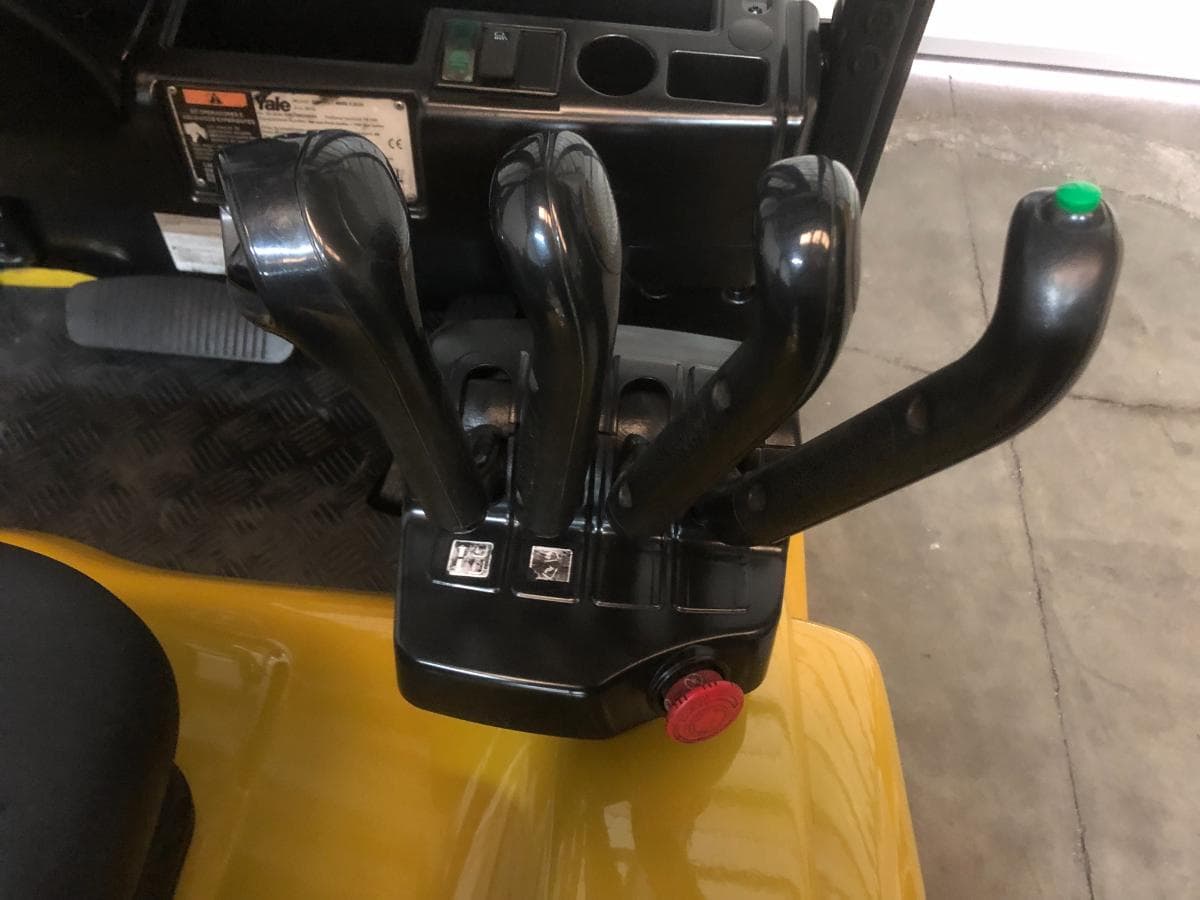 Empilhador Elétrico Yale 1600kg — imagem 5