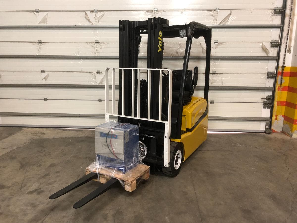 Empilhador Elétrico Yale 1600kg — imagem 1
