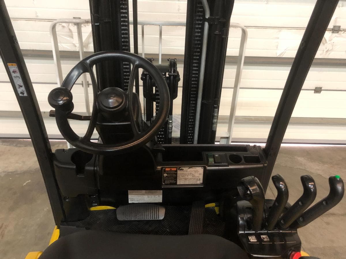 Empilhador Elétrico Yale 1600kg — imagem 10