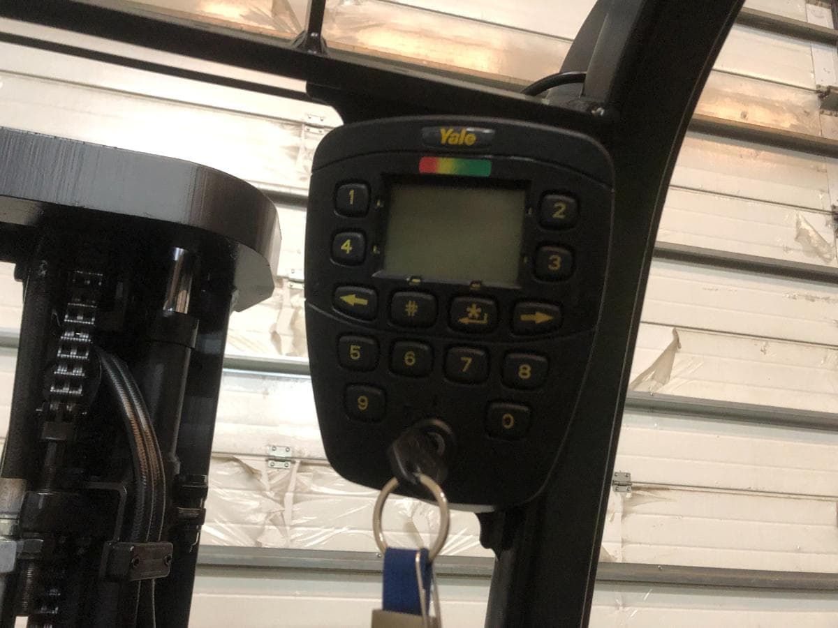 Empilhador Elétrico Yale 1600kg — imagem 14