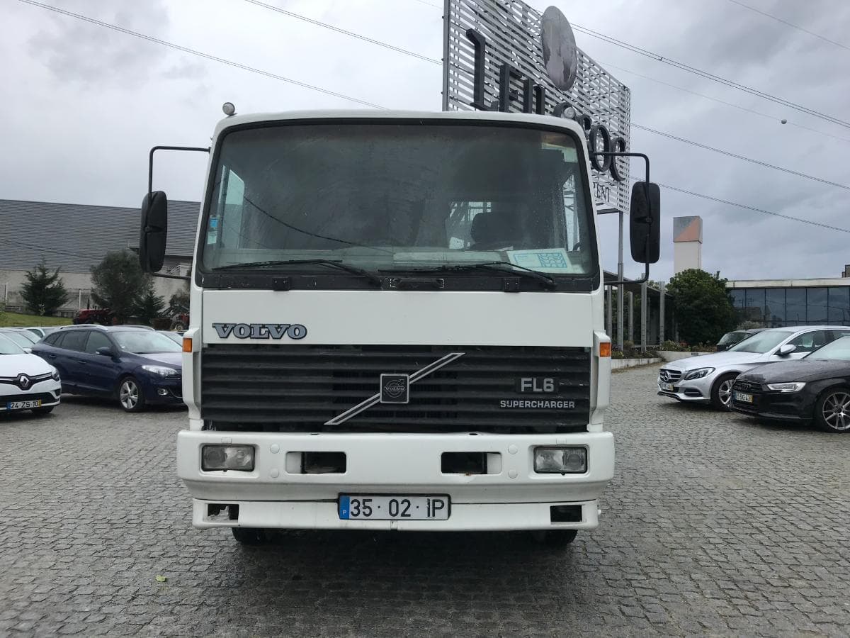 Volvo FL6 Basculante e Grua · Ano 1997 — imagem 4